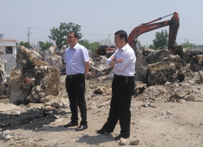宋玉波在临沂市金山化工有限公司拆除现场